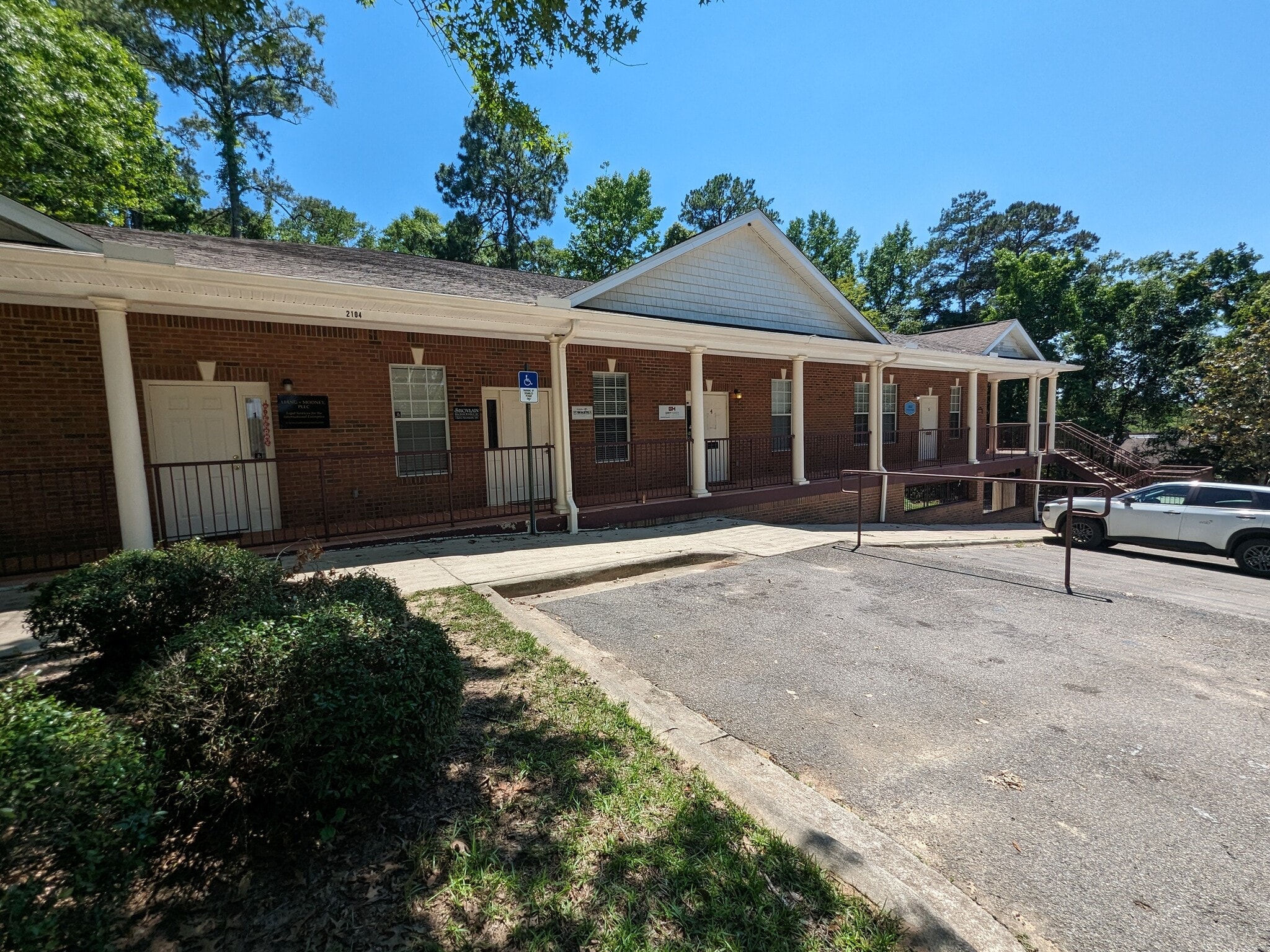 2104 Delta Way, Tallahassee, FL à vendre Photo principale– Image 1 sur 53
