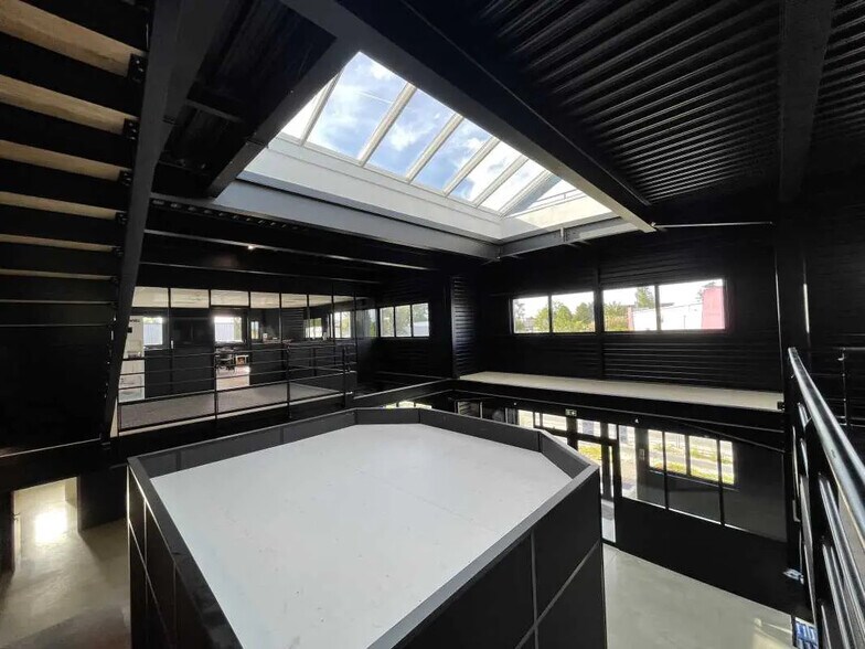 Bureau dans Canéjan à louer - Photo de l’immeuble – Image 1 sur 13