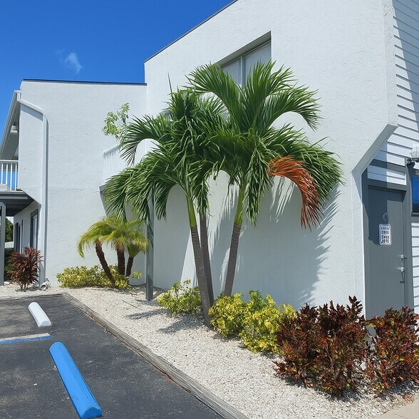 2015 S Tuttle Ave, Sarasota, FL à vendre - Photo de l’immeuble – Image 2 sur 25