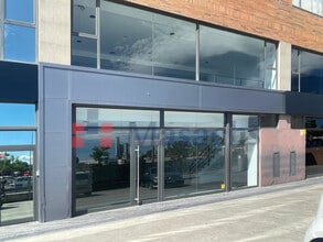 Local commercial dans Sant Cugat del Vallès, Barcelona à louer Photo de la construction– Image 1 sur 13