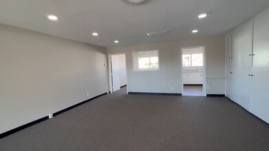 3325-3425 E Chapman Ave, Orange, CA à louer - Vidéo sur l’annonce professionnelle 