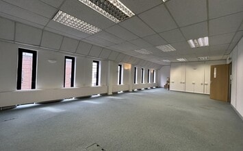 1 High St, Taunton à louer Photo intérieure– Image 1 sur 9