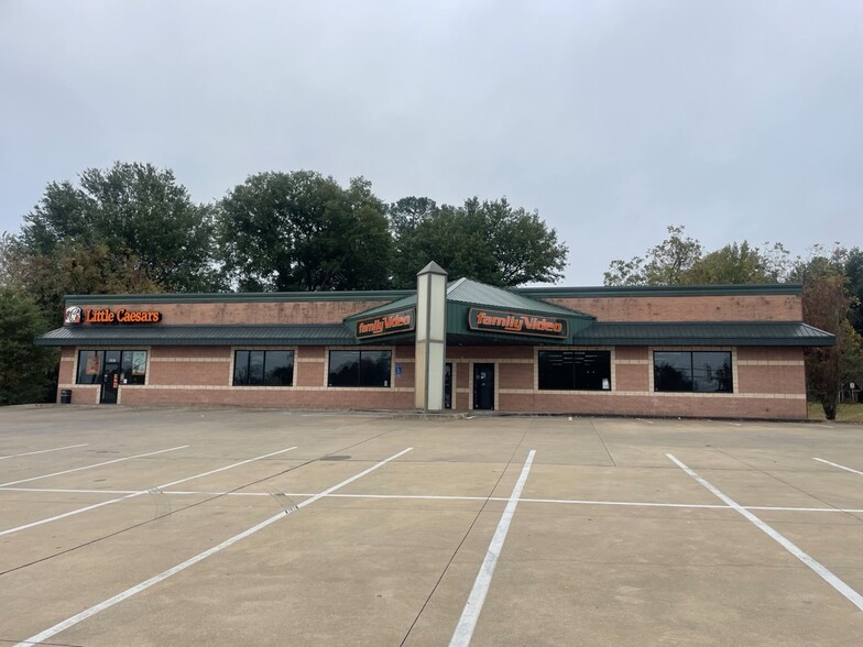 2010 Lamar Ave, Paris, TX à louer - Photo de l’immeuble – Image 3 sur 9