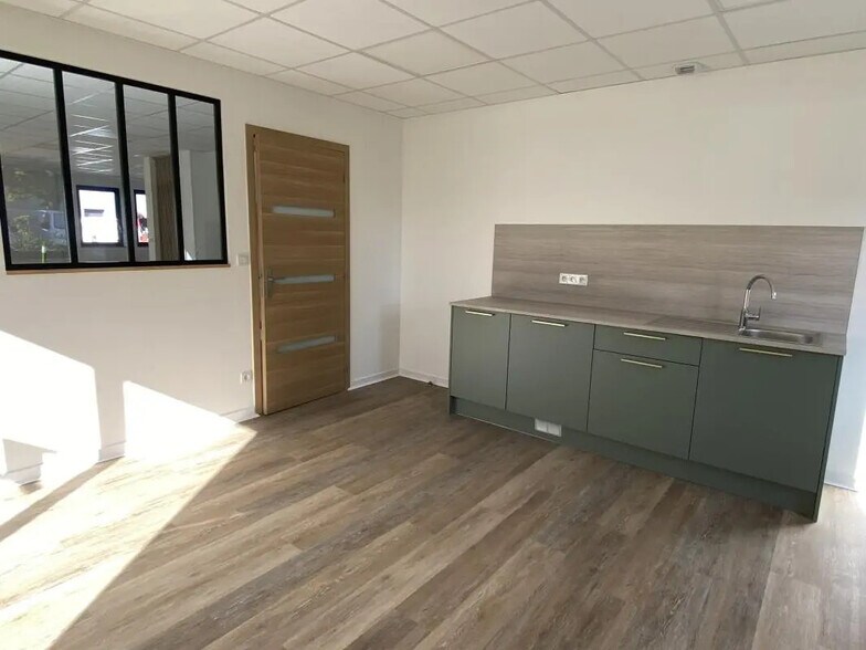 Bureau dans Pacé à louer - Photo de l’immeuble – Image 3 sur 8