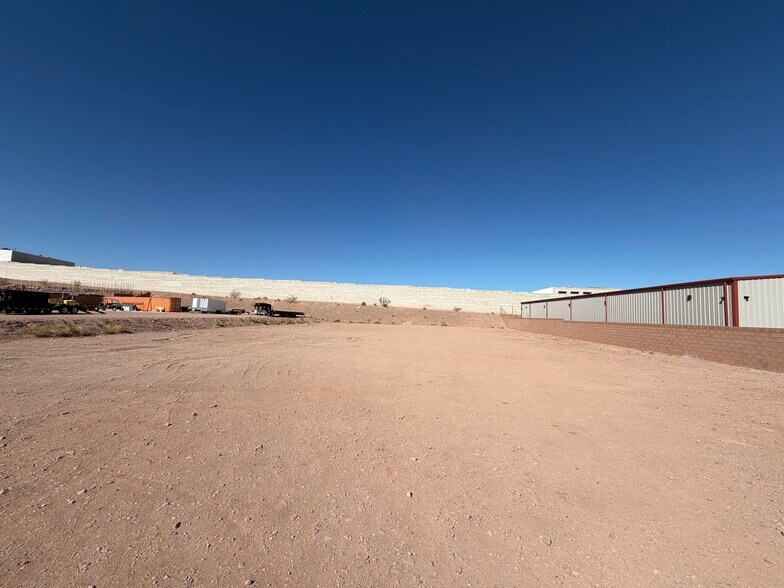 803 Industrial Ct, Boulder City, NV à louer - Photo de l’immeuble – Image 3 sur 8