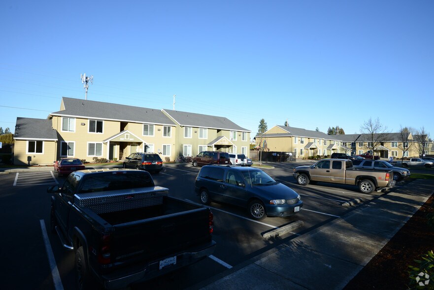 1100 N Davis St, Cornelius, OR à vendre - Photo principale – Image 1 sur 24