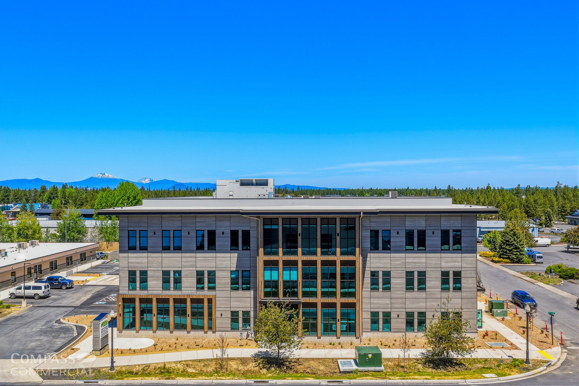 51615 Bluewood Ave, La Pine, OR à louer Photo de l’immeuble– Image 1 sur 11
