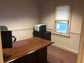 4 Terry Dr, Newtown, PA à louer Photo intérieure– Image 1 sur 10