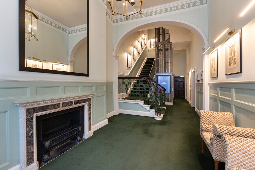 43 Portland Pl, Londres à louer - Hall d’entrée – Image 2 sur 8