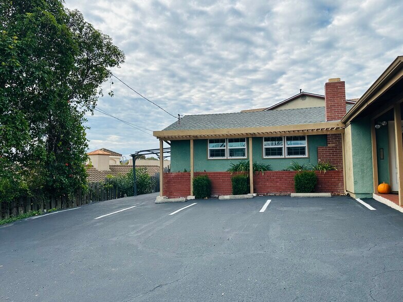 1248 Laurel Ln, San Luis Obispo, CA à vendre - Photo de l’immeuble – Image 3 sur 36