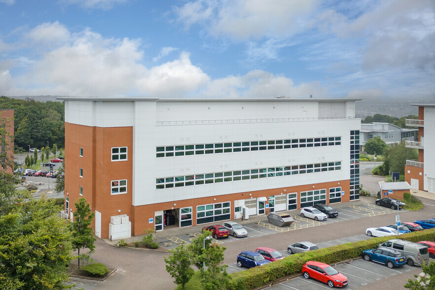 Basingstoke Rd, Keele à louer - Photo de l’immeuble – Image 2 sur 11