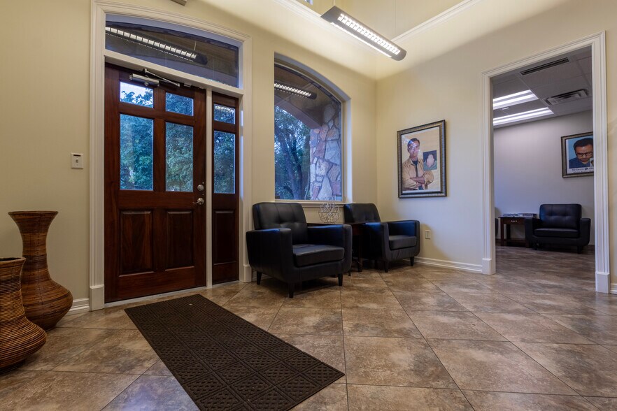 2500 W William Cannon Dr, Austin, TX à vendre - Photo de l’immeuble – Image 3 sur 29