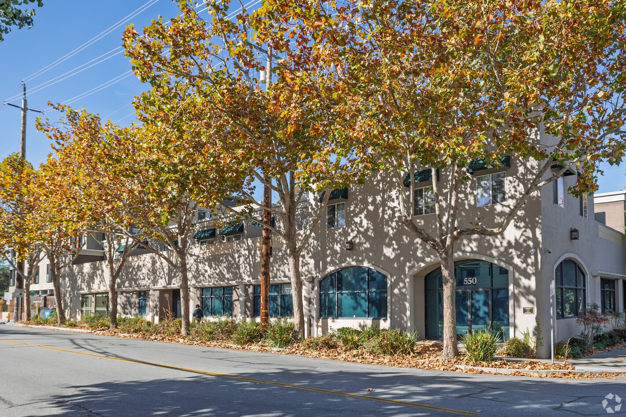 568-586 Glenwood Ave, Menlo Park, CA à louer Photo principale– Image 1 sur 5