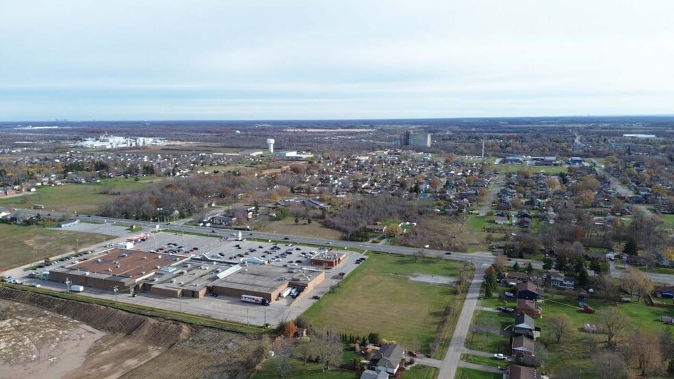 135 Coronation Dr, Port Colborne, ON à vendre - Photo principale – Image 1 sur 2