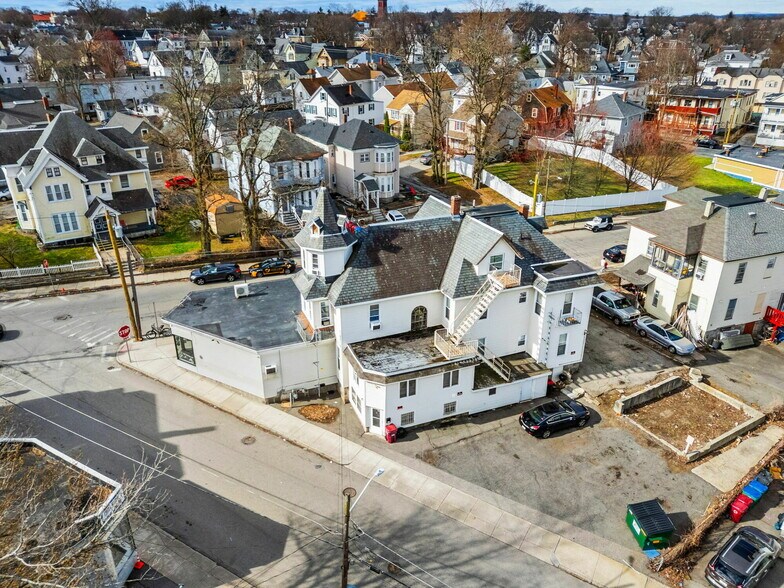237 Branch St, Lowell, MA à vendre - Photo de l’immeuble – Image 2 sur 7