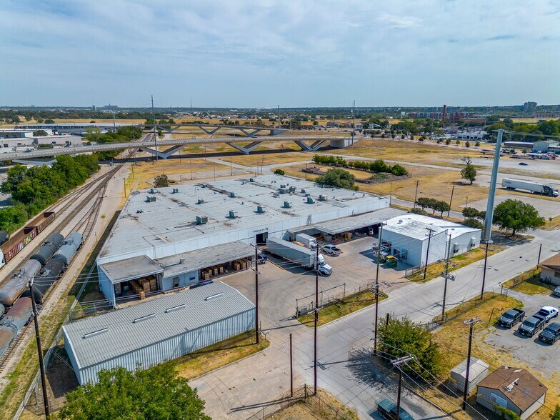 200 Greenleaf St, Fort Worth, TX à vendre - Photo de l’immeuble – Image 2 sur 13