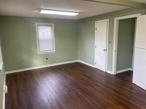 380 S Center St, Windsor Locks, CT à louer Photo intérieure– Image 2 sur 4