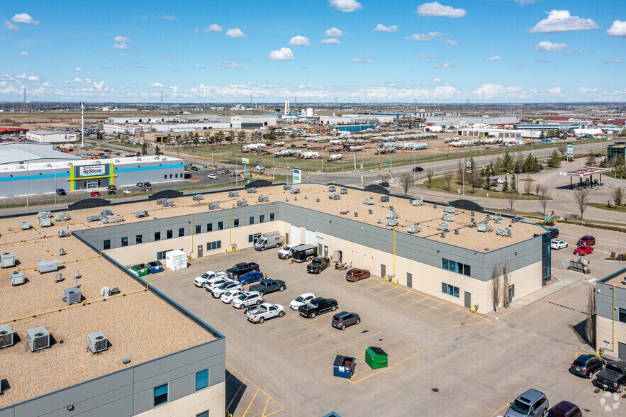 2693 Broadmoor Blvd, Sherwood Park, AB à louer - Photo de l’immeuble – Image 3 sur 4