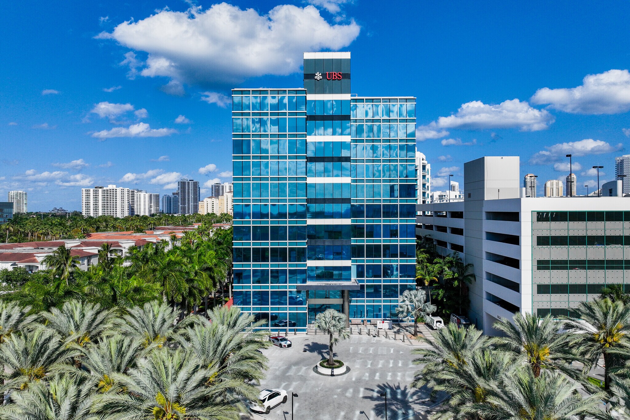 18851 NE 29th Ave, Aventura, FL à louer Photo principale– Image 1 sur 90
