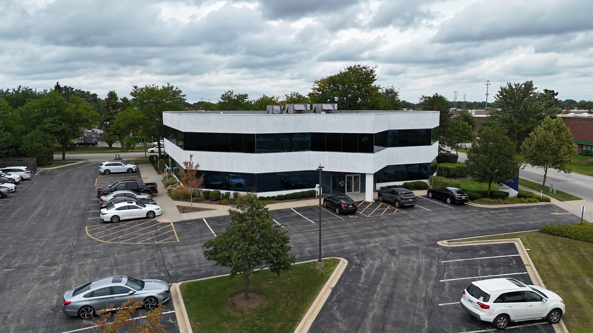 100 Lexington Dr, Buffalo Grove, IL à louer Photo de l’immeuble– Image 1 sur 5