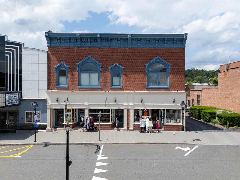 36-38 Bank St, New Milford, CT à vendre - Photo de l’immeuble – Image 2 sur 34