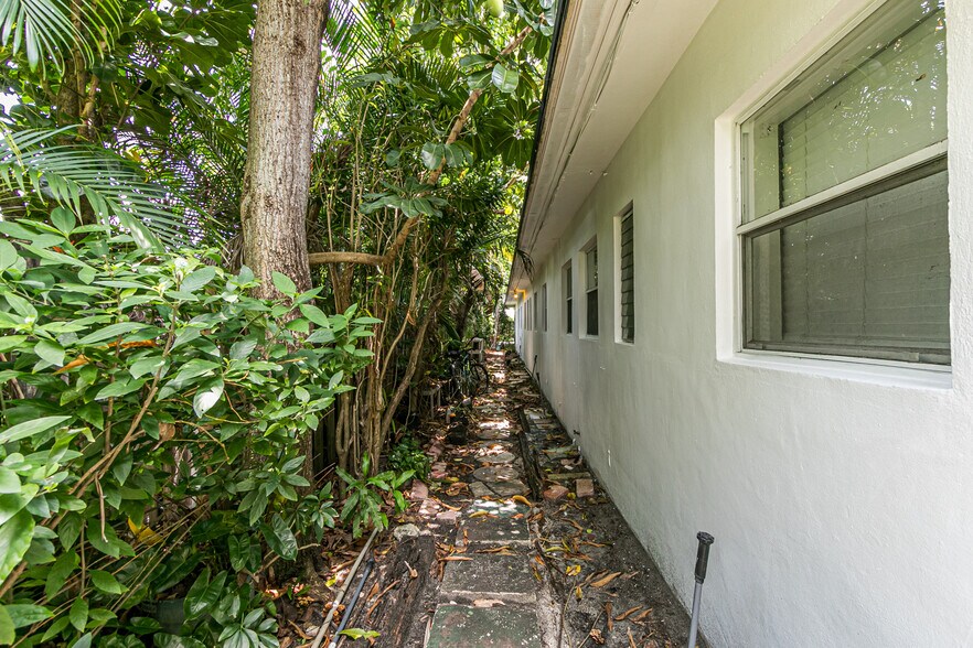 1717 NE 12th St, Fort Lauderdale, FL à vendre - Photo de l’immeuble – Image 2 sur 11