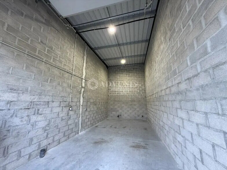 Local d’activités dans Serris à louer - Photo de l’immeuble – Image 2 sur 7