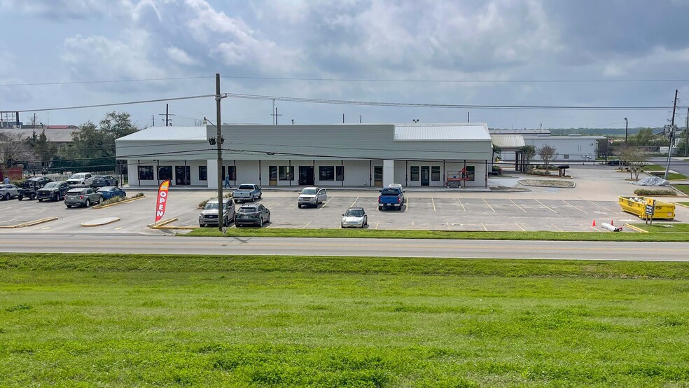 13899 River Rd, Luling, LA à louer - Photo de l’immeuble – Image 2 sur 4