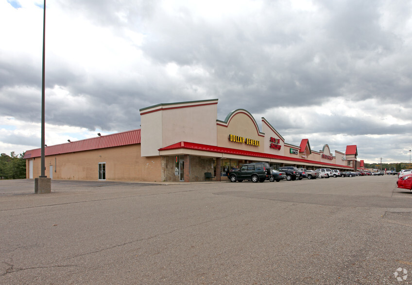 2040 Wales Ave NW, Massillon, OH à louer - Photo de l’immeuble – Image 3 sur 6