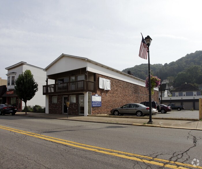 822 Main St, Follansbee, WV à vendre - Photo de l’immeuble – Image 2 sur 2