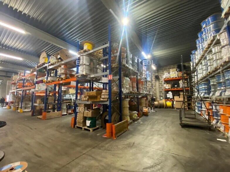 Local d’activités dans Noisy-le-Grand à louer - Photo de l’immeuble – Image 3 sur 11