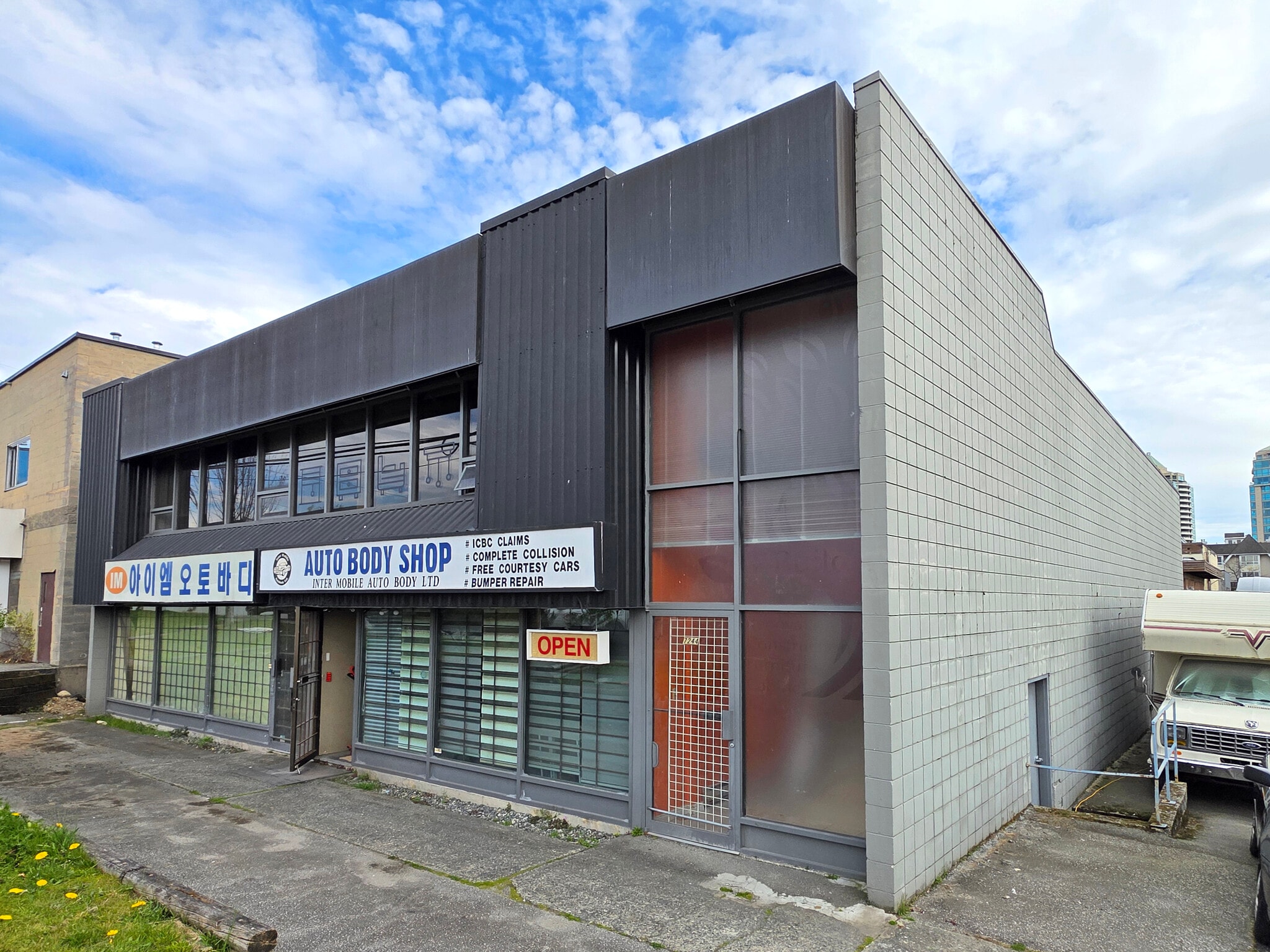 7240-7244 Gilley Av, Burnaby, BC à louer Photo intérieure– Image 1 sur 2