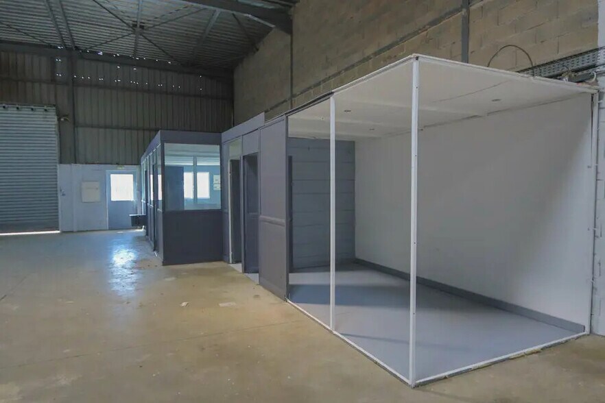 Industriel/Logistique dans Rognac à louer - Photo intérieure – Image 2 sur 10