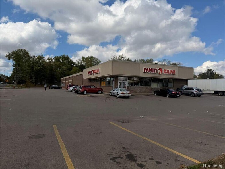 5058 S Waverly Rd, Lansing, MI à louer - Photo de l’immeuble – Image 1 sur 3