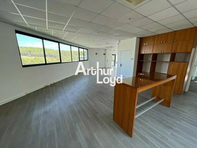 Bureau dans Vallauris à vendre - Photo de l’immeuble – Image 2 sur 4