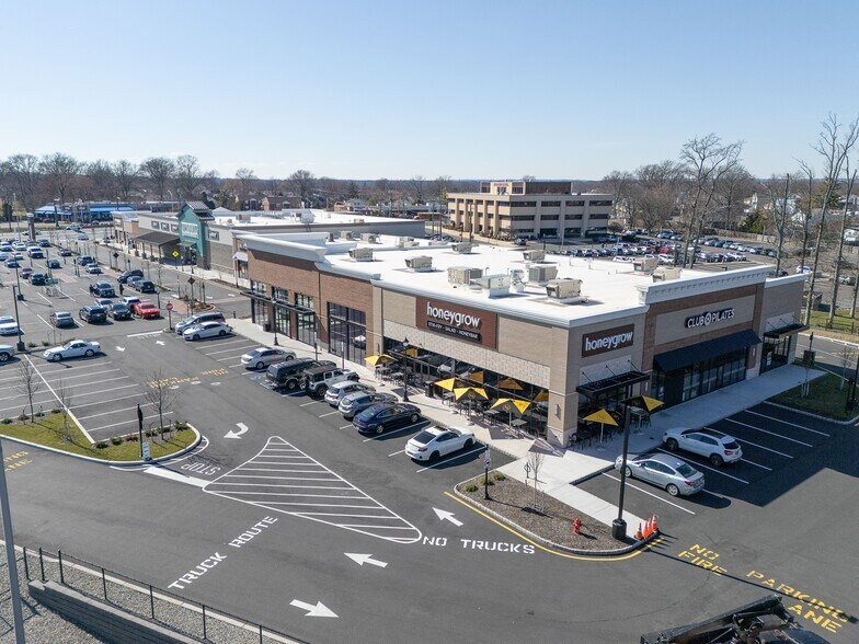 1000 Saint Georges Ave, Avenel, NJ à louer - Photo de l’immeuble – Image 3 sur 10