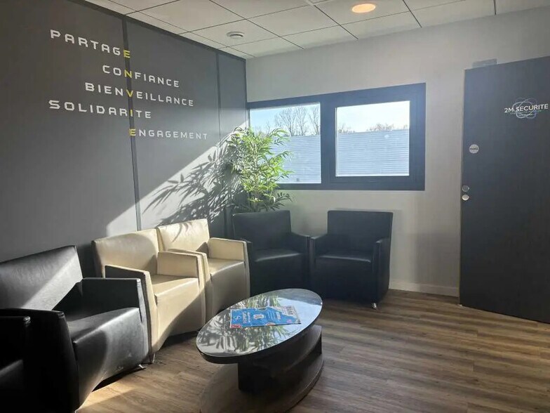 5 Bis Avenue Roger Lapébie, Villenave-d'Ornon à louer - Photo de l’immeuble – Image 2 sur 9
