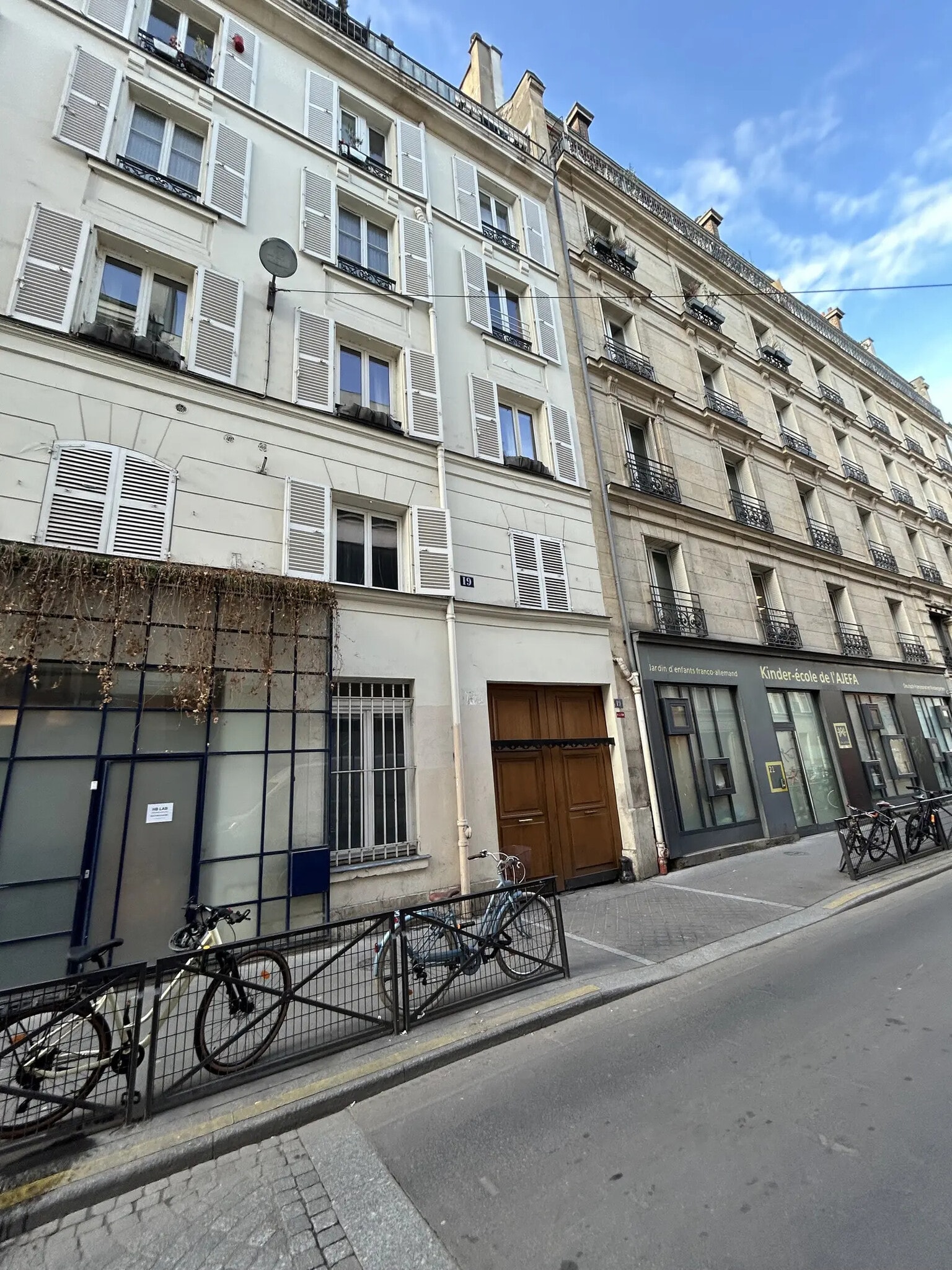 Local commercial dans Paris à louer Photo de l’immeuble– Image 1 sur 6