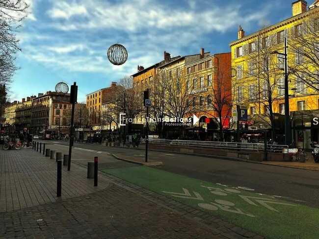 Plus de détails pour Local commercial à louer