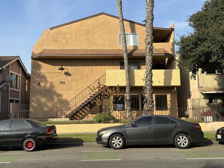 709 E Chestnut Ave, Santa Ana, CA à vendre - Photo de l’immeuble – Image 2 sur 13