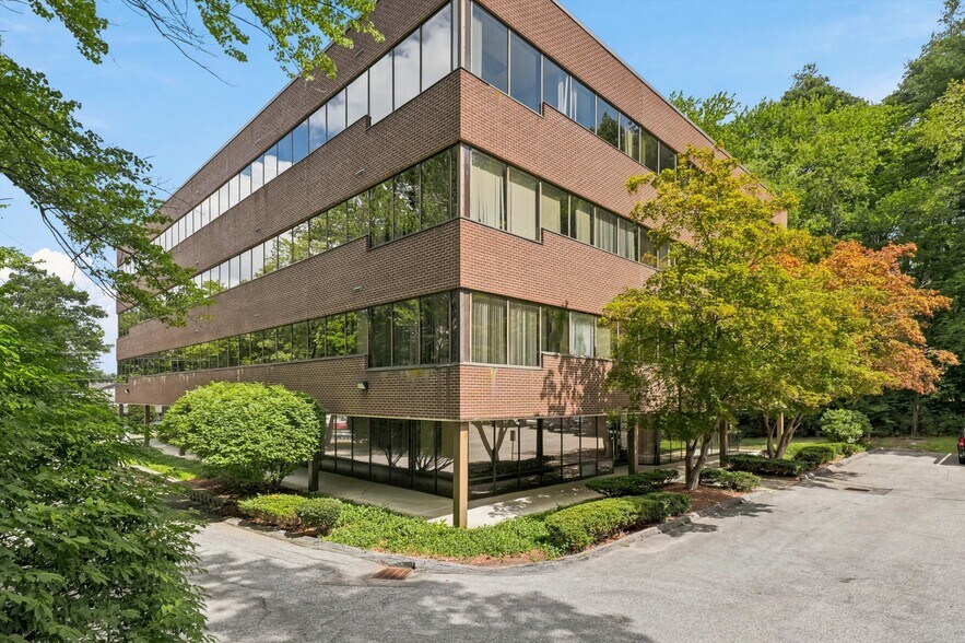71 Spit Brook Rd, Nashua, NH à louer - Photo de l’immeuble – Image 2 sur 12
