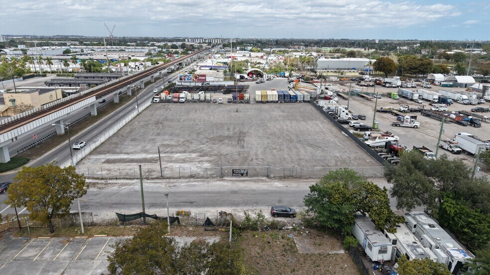 6901 NW 26th Ave, Miami, FL à louer - Photo de l’immeuble – Image 2 sur 6