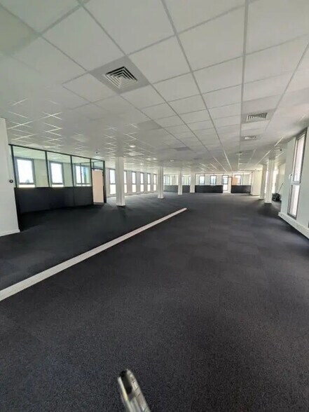 Bureau dans Saint-Martin-du-Vivier à louer - Photo de l’immeuble – Image 1 sur 5
