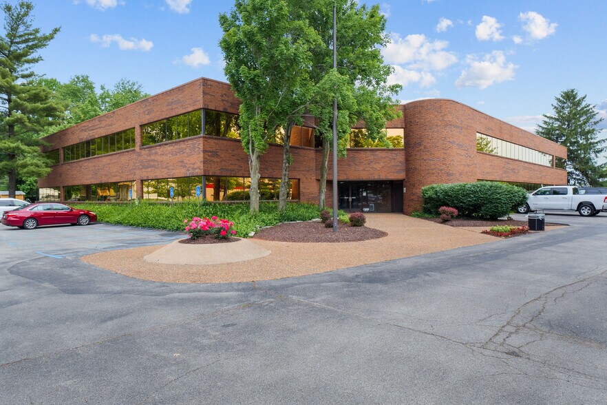 141 Market Place Dr, Fairview Heights, IL à vendre - Photo de l’immeuble – Image 3 sur 28