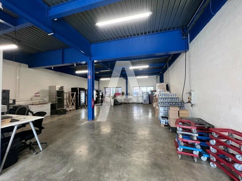 Local d’activités dans Ivry-sur-Seine à louer - Photo de l’immeuble – Image 2 sur 7
