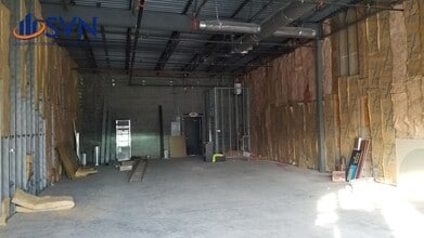 300 W Main St, Carpentersville, IL à louer Photo de l’immeuble– Image 1 sur 1