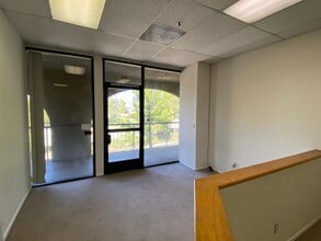 60 Rancho Rd, Thousand Oaks, CA à louer Photo de l’immeuble– Image 2 sur 5