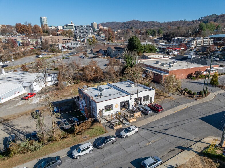 244 Short Coxe Ave, Asheville, NC à louer - Photo de l’immeuble – Image 3 sur 36