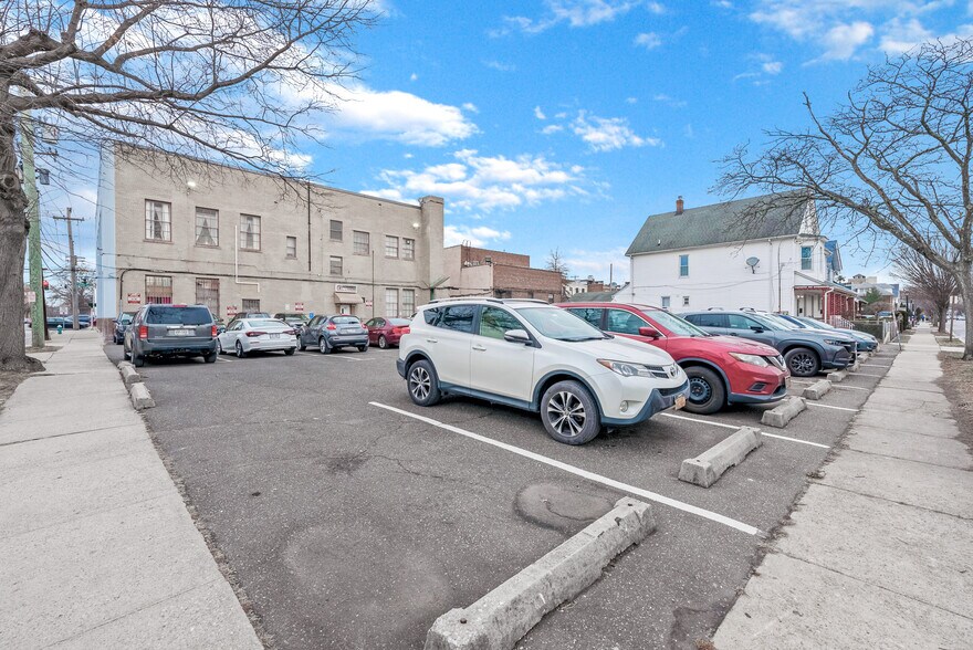 166-170 Jericho Tpke, Floral Park, NY à louer - Photo de l’immeuble – Image 3 sur 69