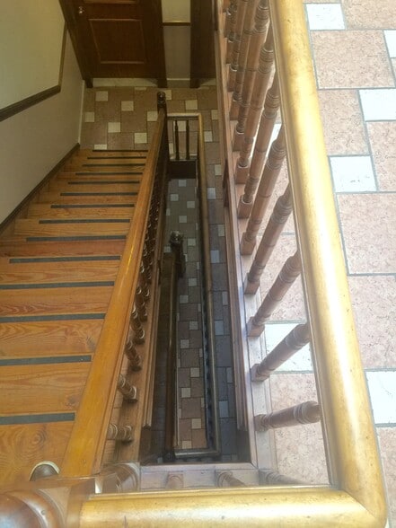 4605 30th Ave, Astoria, NY à louer - Hall d’entrée – Image 2 sur 17